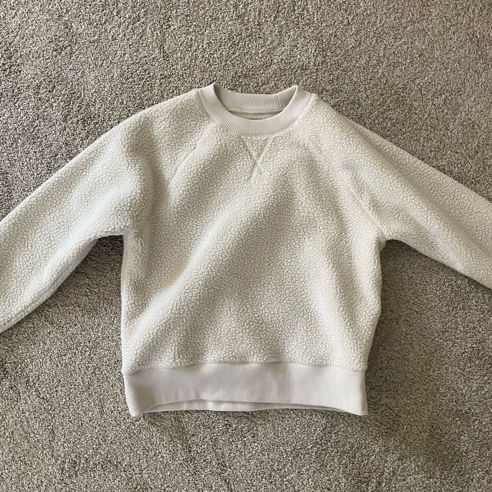 Everlane refleece medium cream crew